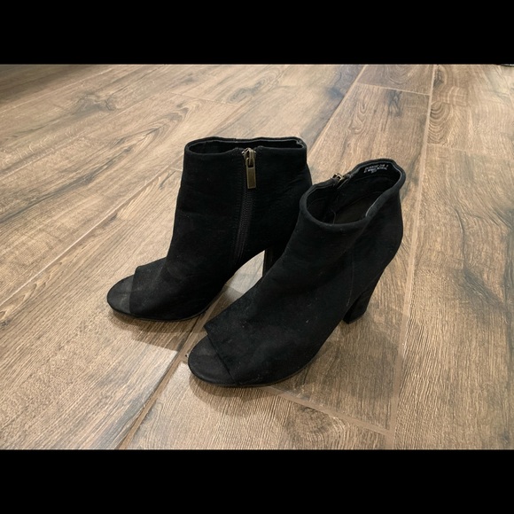 BAMBOO Shoes - 8M Black Suede Look Open Toe Booties